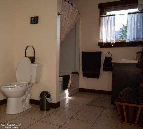 Large bathroom on main floor with washer and dryer