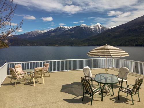 Upper deck with view of Kootenay Lake